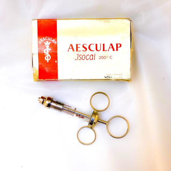 sorang-aesculap-2cc-luerlock-3-finger سرنگ شیشهای لوئرلاک اسکولاپ ۲ سیسی سهانگشتی
