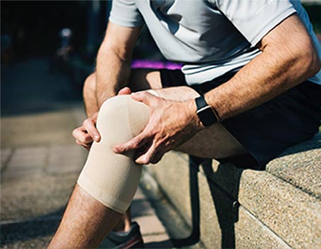 Chatting About Knee Arthritis: Understanding the Causes, Symptoms, and Natural Relief Options گفتگو درباره آرتریت زانو: درک علل، علائم و گزینه های تسکین طبیعی